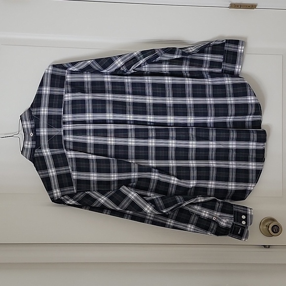 Tommy Hilfiger Size S, Classic Fit, Blue, White, Green & Red Plaid Button Down - Picture 3 of 10